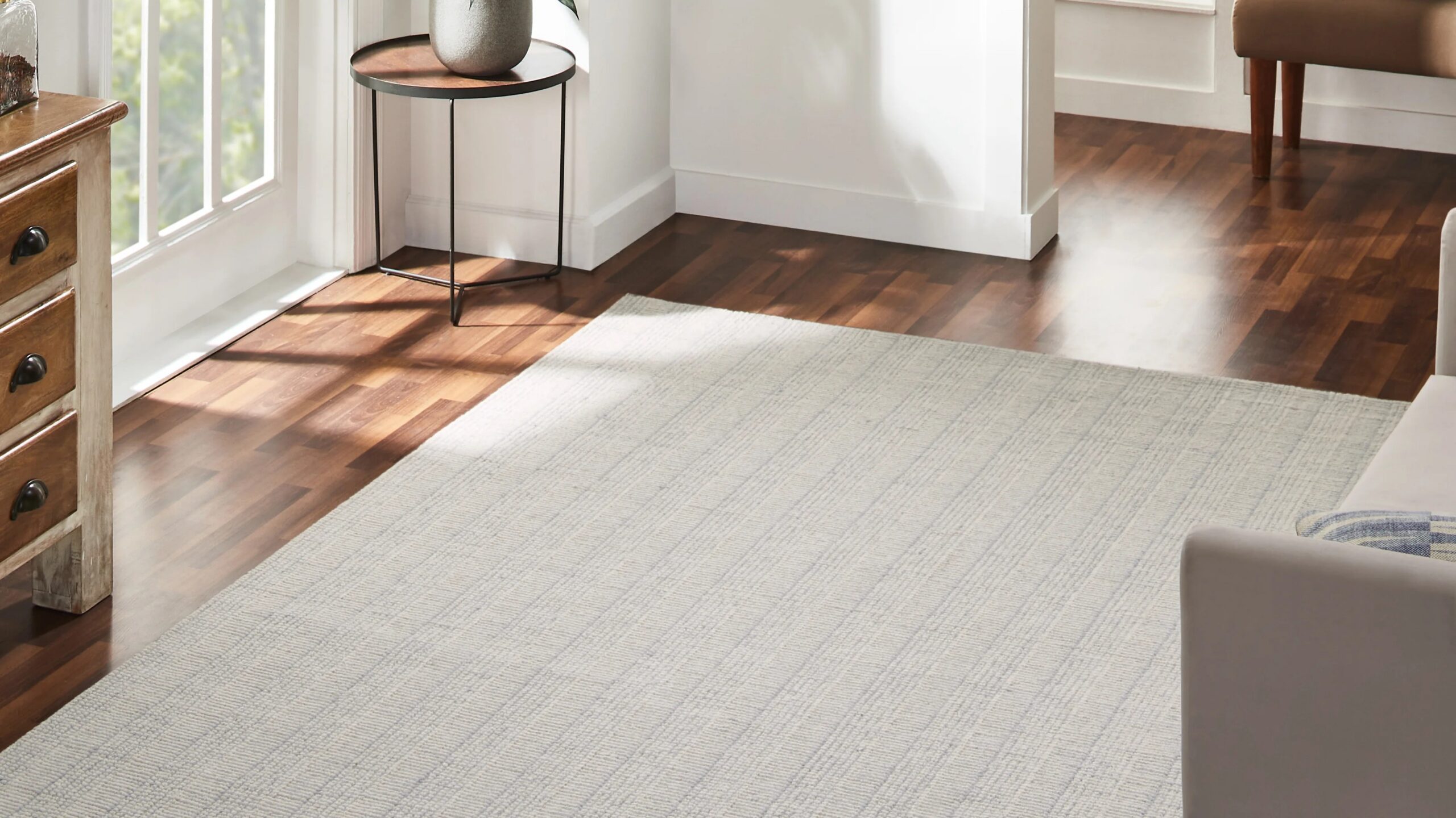 Minimalistic coastal entryway rug